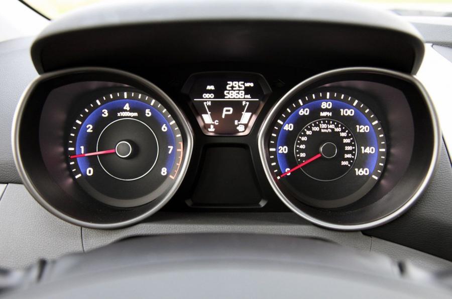  Hyundai Elantra Limited 2011 года  (фото 22 из 45)